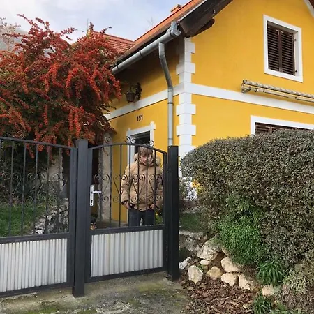 Haus Am Weinberg Dom wakacyjny *